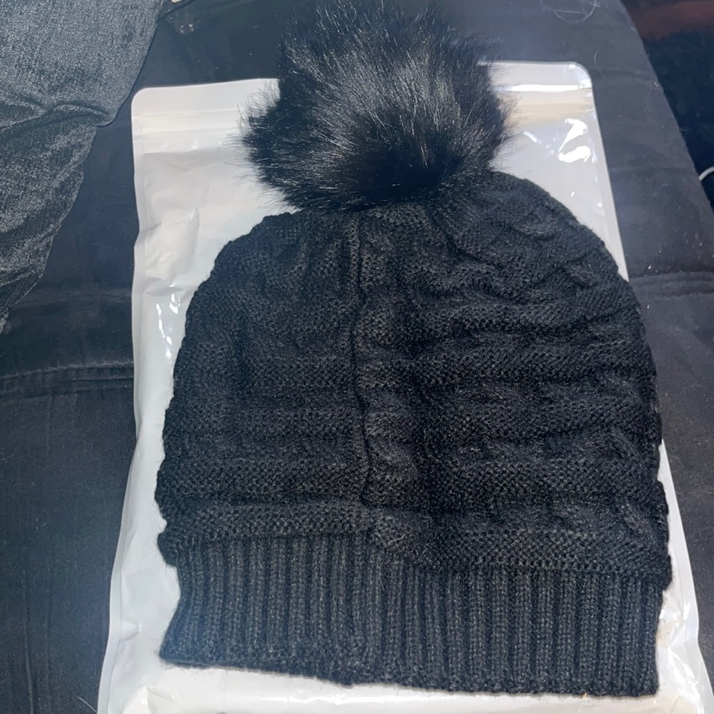 Beanie new never wear it